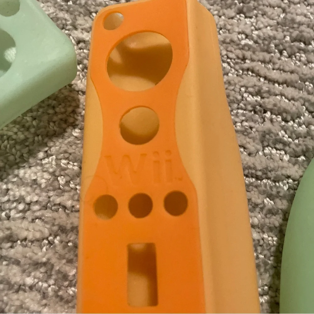 Official OEM Nintendo Wii Remote White Controller With Protective Cases Untested